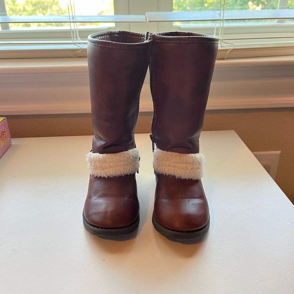 Carter’s size 7 toddler boots
